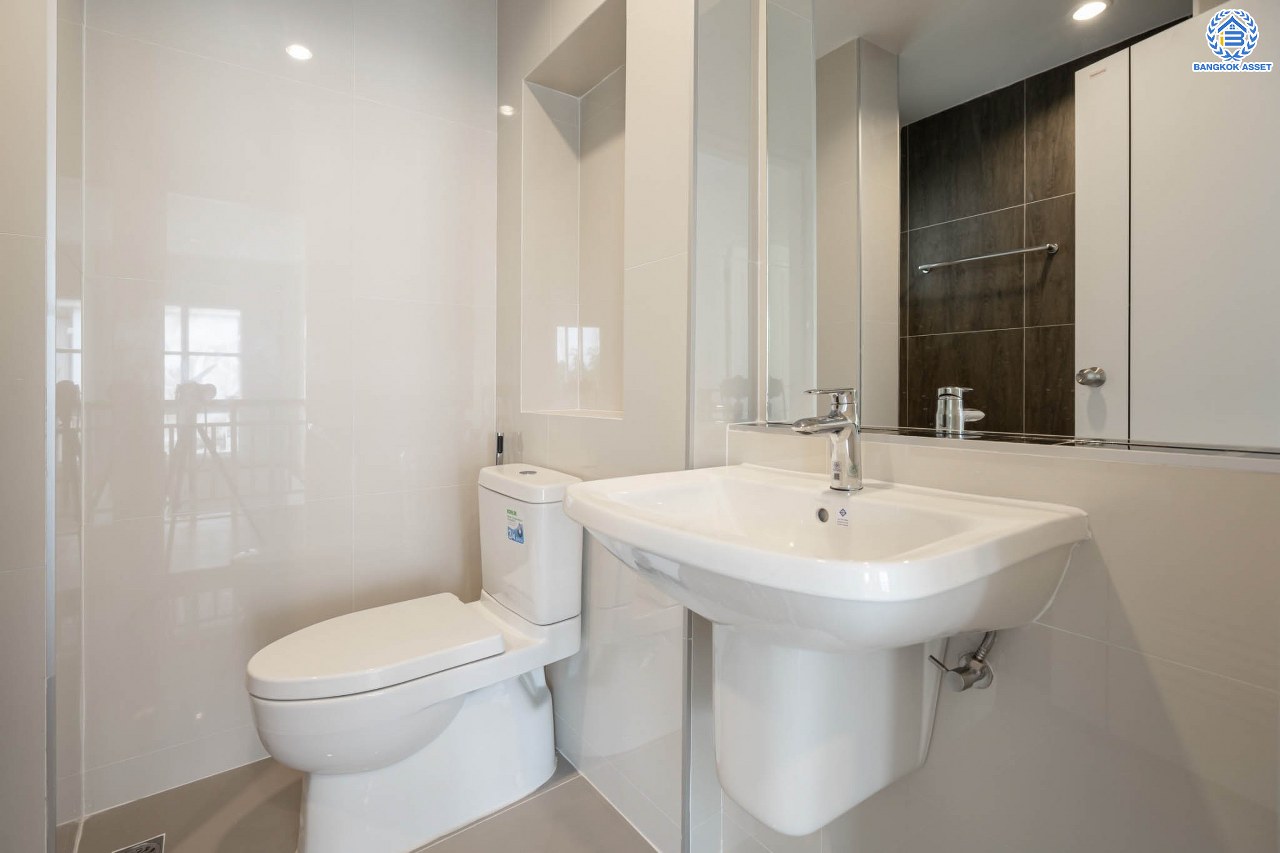 บ้านมือสองตกแต่งใหม่ ม.มณีรินทร์พาร์ค รัตนาธิเบศร์-ท่าอิฐ แบรนด์ Property Perfect เนื้อที่ 66.2 ตร.ว. ฟังก์ชัน 3 ห้องนอน 4 ห้องน้ำ 1 ห้องอเนกประสงค์ จอดรถได้ 2 คัน บนทำเลศักยภาพ เชื่อมต่อทั้ง ถนนรัตนาธิเบศร์ และถนนราชพฤกษ์ ใจกลาง 2 เซ็นทรัลฯ ใกล้ทางด่วนงามวงศ์วาน และรถไฟฟ้า "สถานีบางรักน้อยท่าอิฐ"